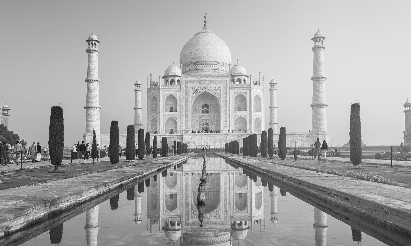 Image of front view of Taj Mahal in India